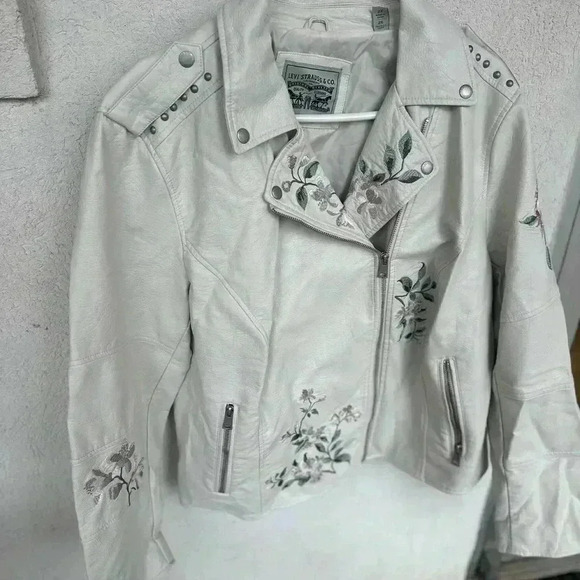 Levi's Women's White Floral Embroidered Jacket - Picture 3 of 15